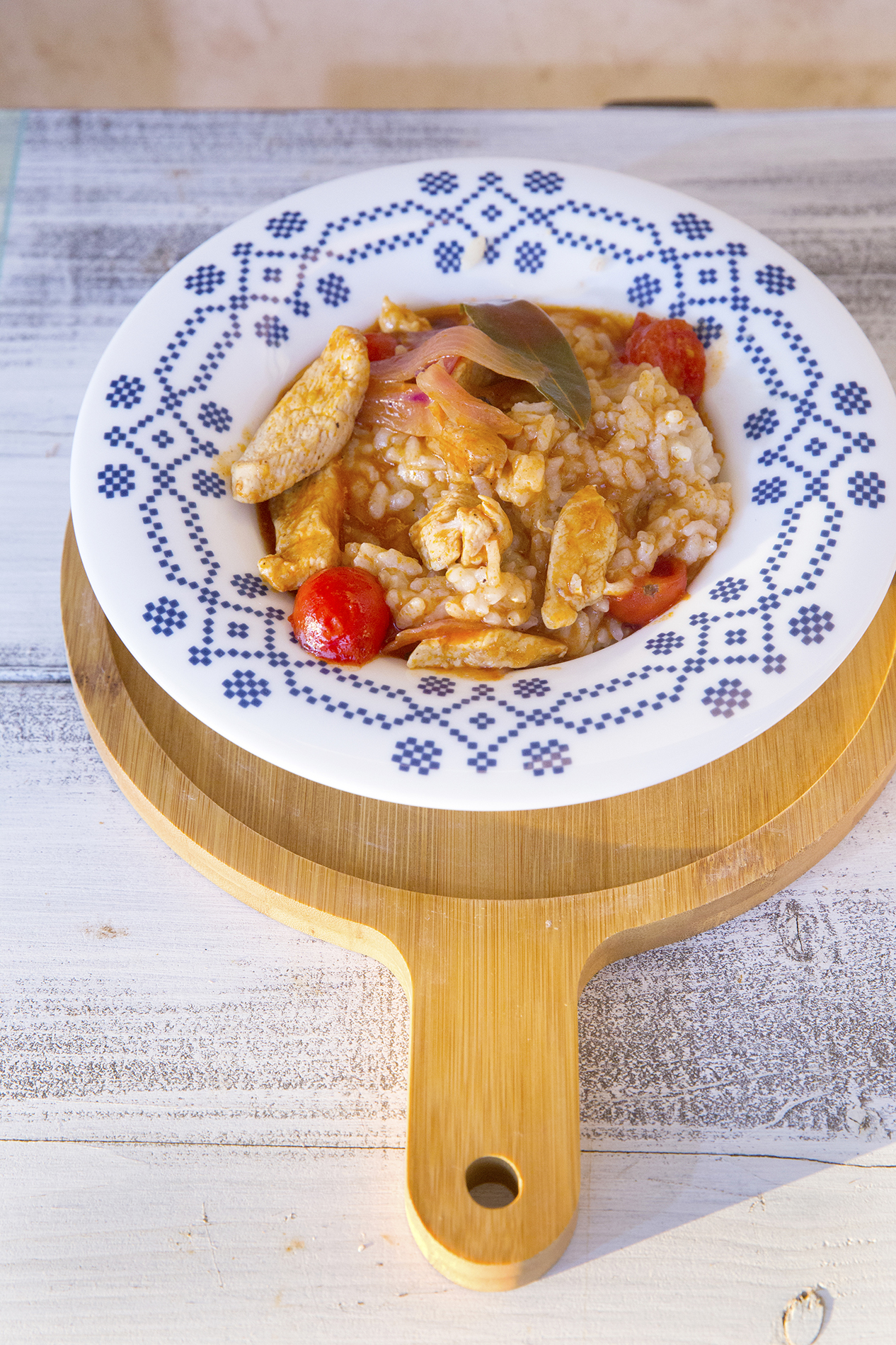 [:el]Κοκκινιστό κοτόπουλο με ριζότο[:en]Chicken in tomato sauce with risotto[:]