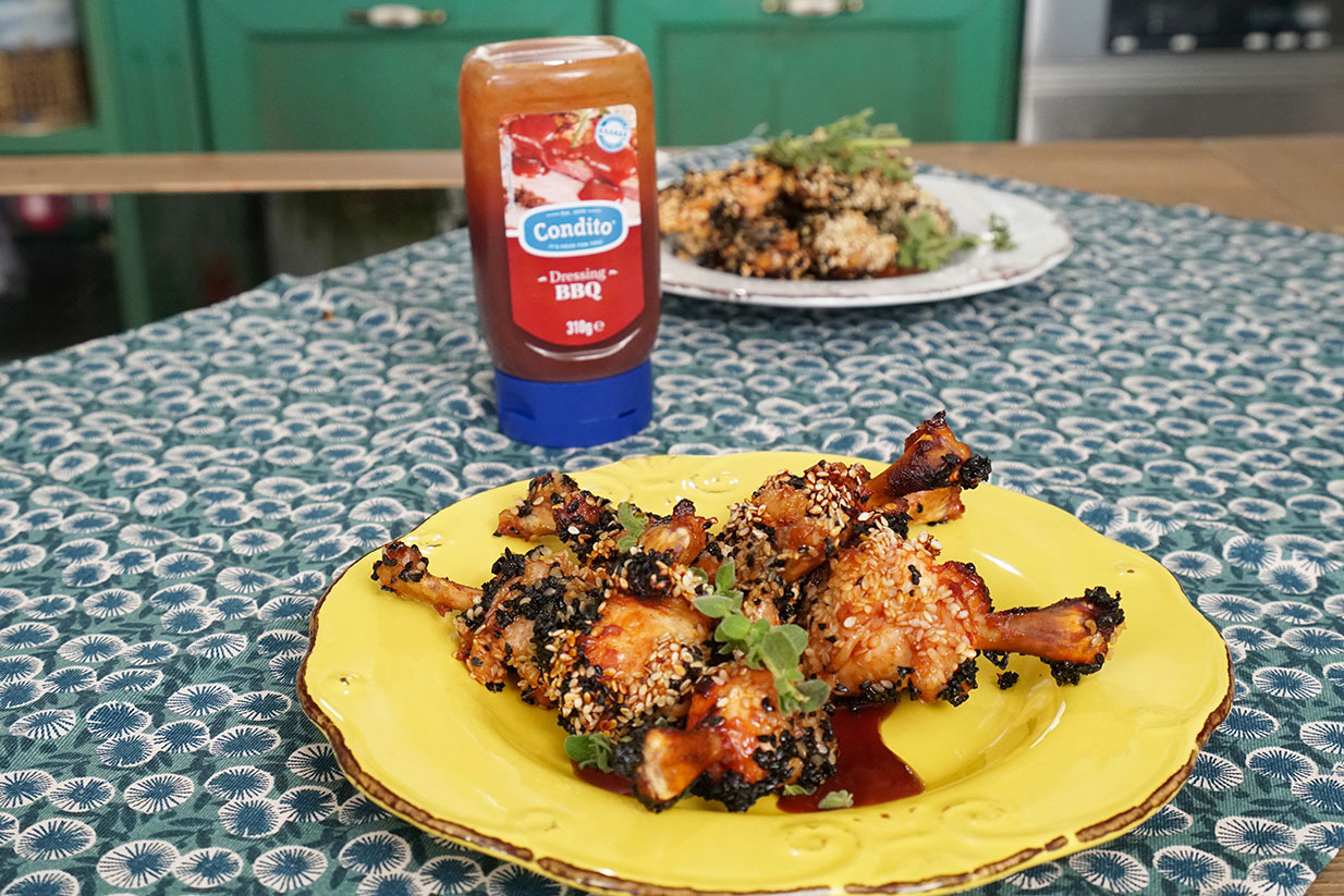 [:el]Φτερούγιες – κοπανάκια κοτόπουλου με σάλτσα BBQ[:en]Chicken wings – legs with BBQ sauce[:]